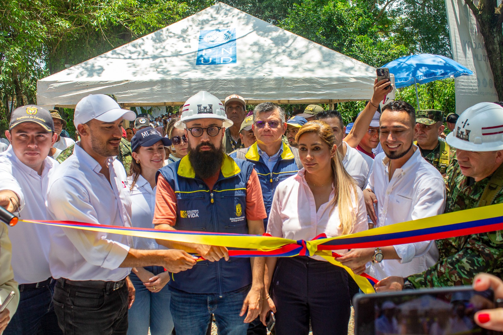 Ejército Nacional mejora la conectividad entre San Luis y Ortega en el Tolima, con la entrega de un nuevo puente