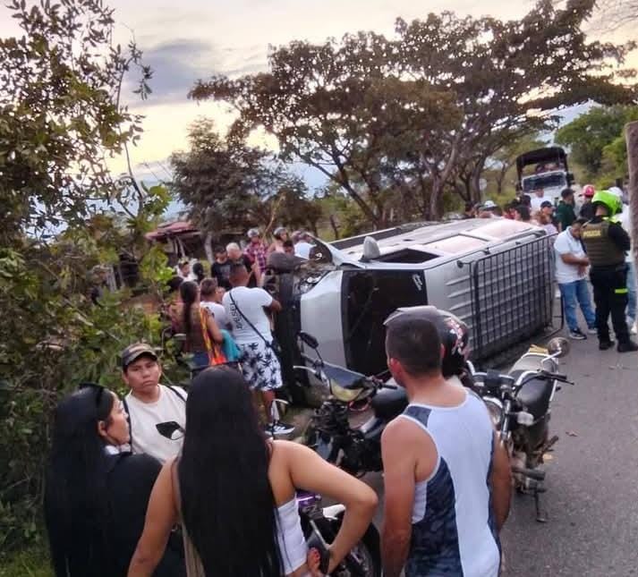 Accidente de tránsito en la vía Chaparral – San Antonio deja varios heridos