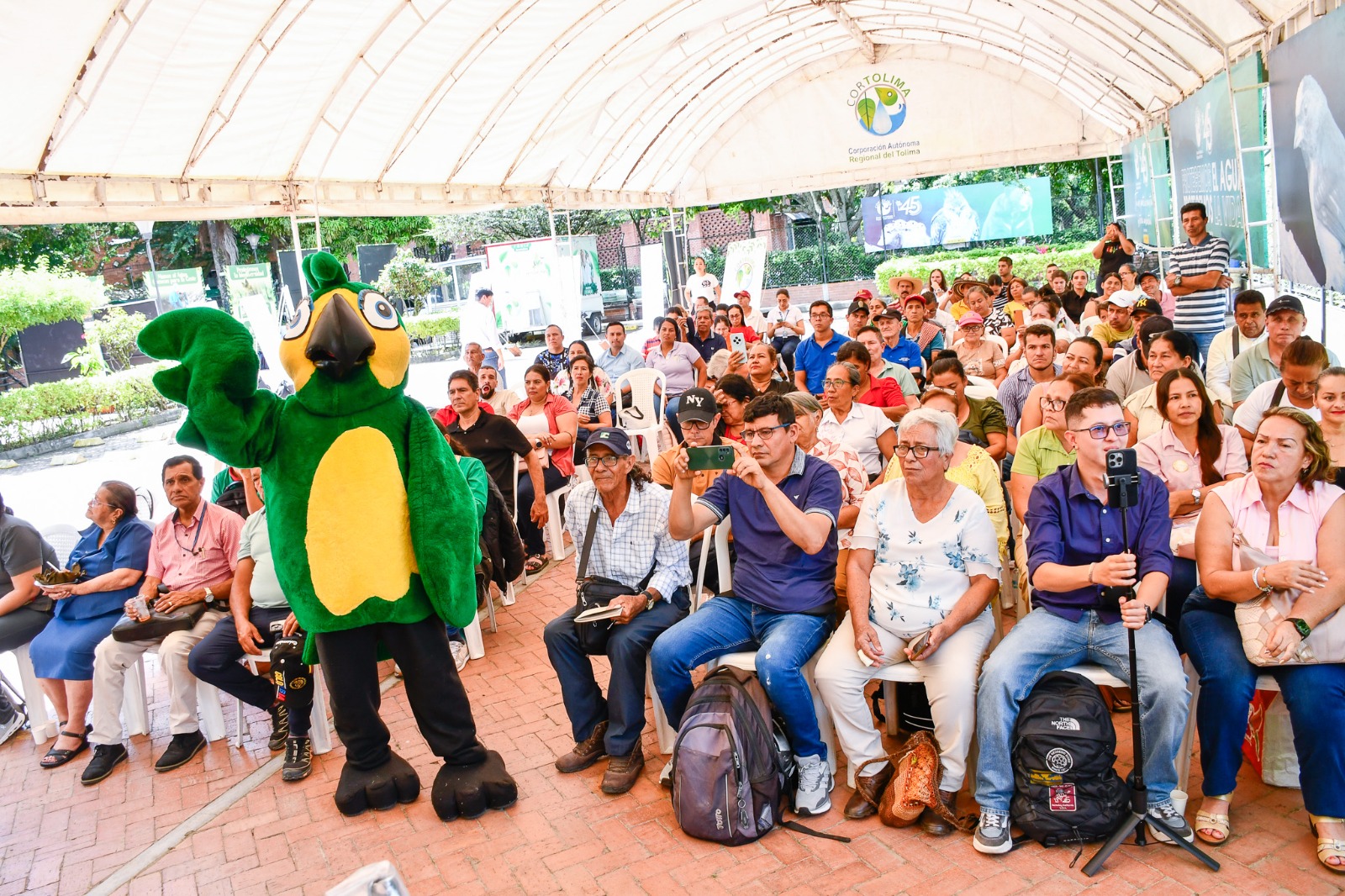 Cortolima dotó a 66 organizaciones ambientales del Tolima con kits tecnológicos y ecológicos