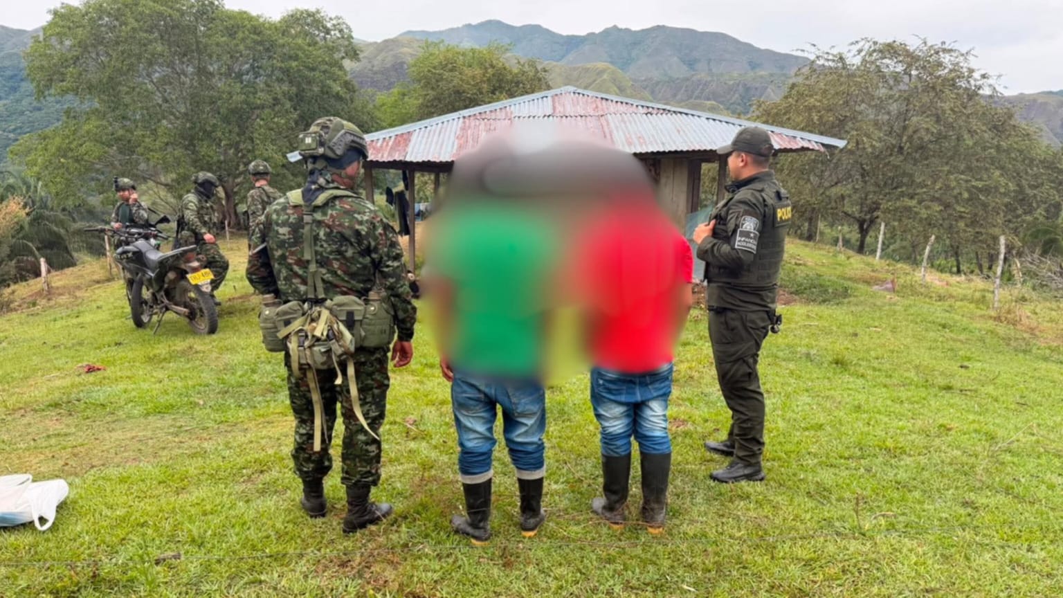 Recuperan a dos adolescentes presuntamente reclutados por grupo armado en Chaparral