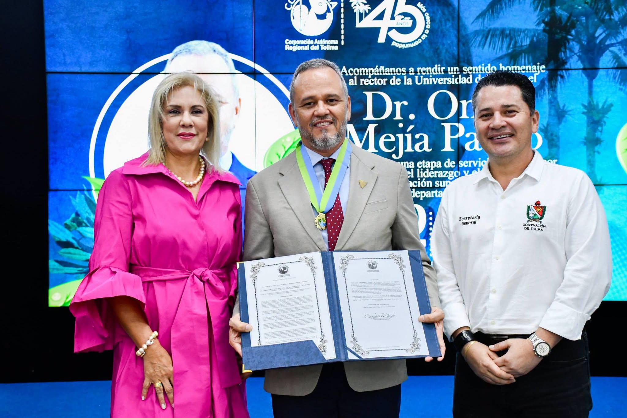 Cortolima reconoce al rector Omar Mejía con máxima distinción ambiental