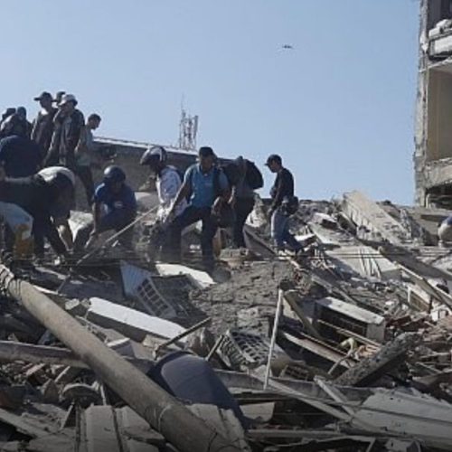 Medicina Legal identifica 43 víctimas entre 165 cuerpos recibidos tras el terremoto